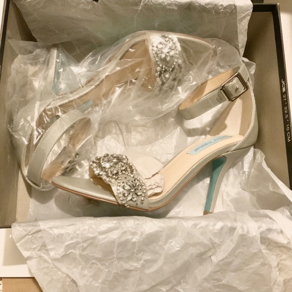 Betsey Johnson Gina Jeweled Ankle Strap Dress Sandals Silve Satin Stiletto Heels - Picture 7 of 8